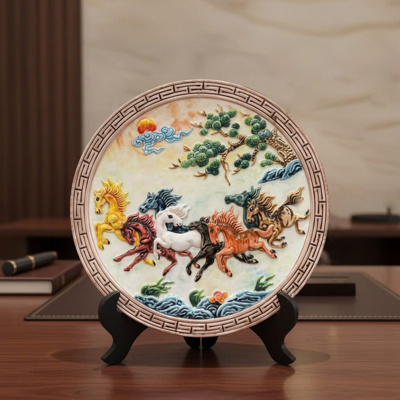 Đĩa cảnh trang trí đắp nổi họa tiết Mã Đáo Thành Công